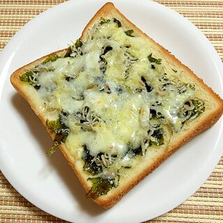韓国海苔とじゃこ・チーズのトースト♪